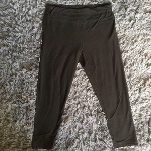 Time and Tru black crop Capri leggings